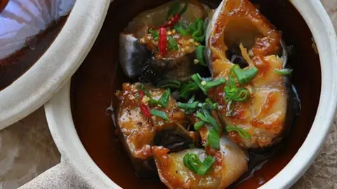 Hình ảnh Cá bông lau kho tộ (không kèm cơm)