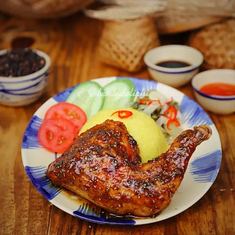 Hình ảnh Cơm Gà Xốt Tiêu Đen (Đùi Lớn Góc Tư)