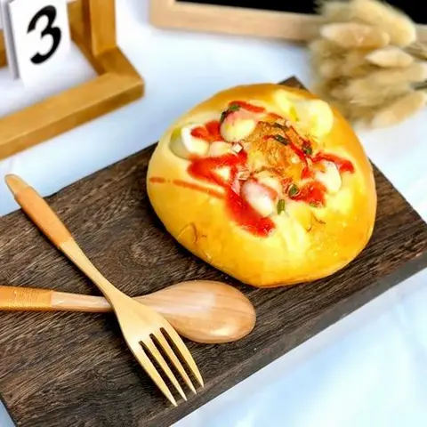 Hình ảnh Bánh mì trứng cút