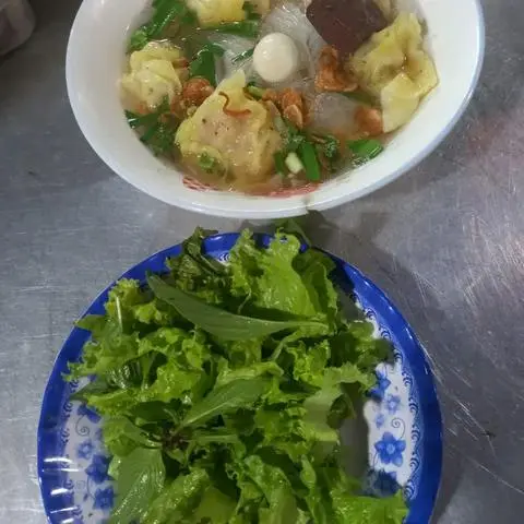 Hình ảnh Hủ tiếu mì trứng hoành thánh