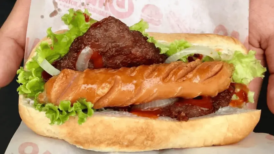Hình ảnh Combo hotdog bò xúc xích - nước ngọt