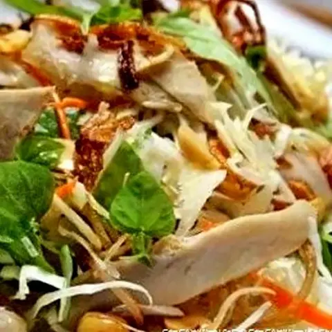 Hình ảnh Cơm gỏi gà luộc