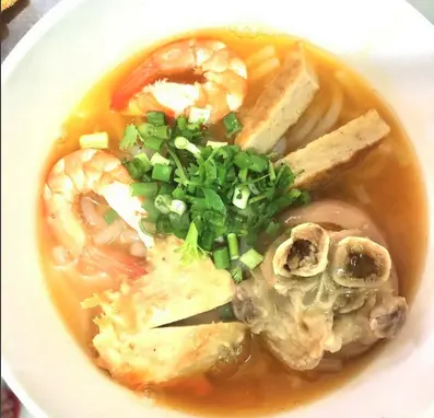 Hình ảnh Bánh canh giò heo thịt chả cá