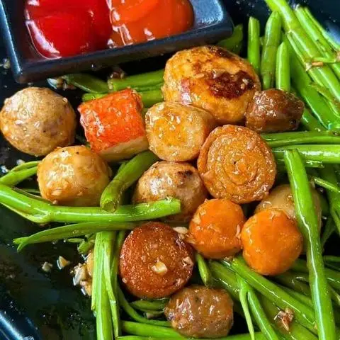 Hình ảnh Cá viên thập cẩm sốt mắm tỏi