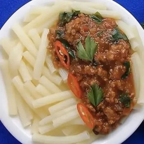 Hình ảnh Nui sốt bò bằm