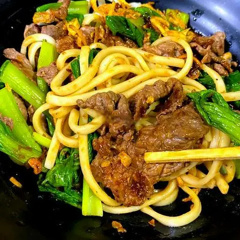 Hình ảnh Mì tươi sốt sate cay nồng xào bò