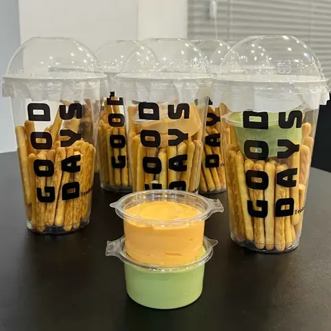 Hình ảnh Bánh que chấm sốt