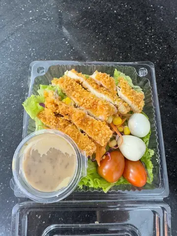 Hình ảnh Salad ức gà chiên giòn
