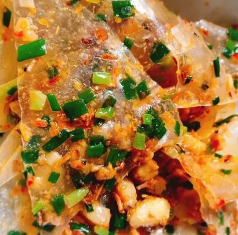Hình ảnh Bánh tráng dẻo  phơi sương trộn sate tóp mỡ tỏi giòn