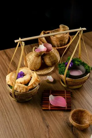 Hình ảnh Há cảo trái cây sốt dâu rừng mộc nhiên 5 pcs - moc nhien fruit dumplings with strawberry sauce 5 pcs - ve41