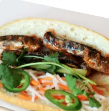 Hình ảnh Bánh mì cá mòi