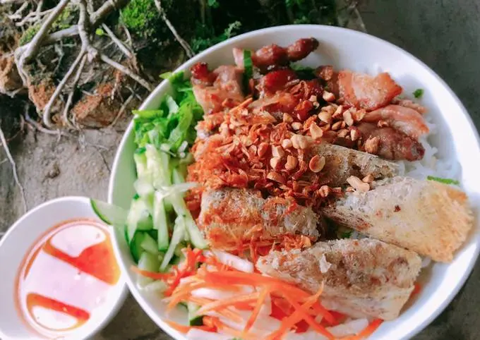 Hình ảnh Bún thịt nướng - chả giò
