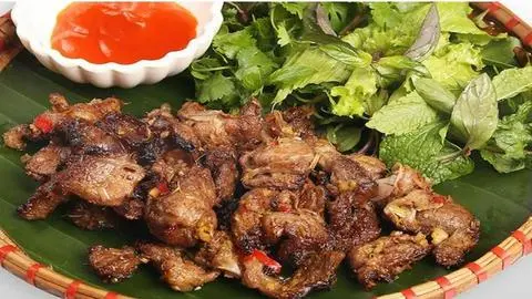 Hình ảnh Chặng dừng heo xào lá lốt