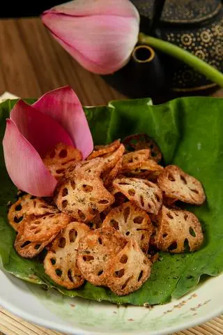 Hình ảnh Củ sen muối mè - crispy lotus tuber with sesame salt - ve42