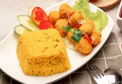 Hình ảnh Cơm Chiên Gà Viên