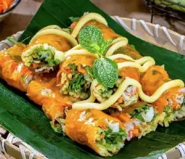 Hình ảnh Bánh tráng cuốn full topping chấm sốt me bơ nhà làm 