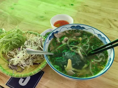Hình ảnh Miến phở gà chặt xé