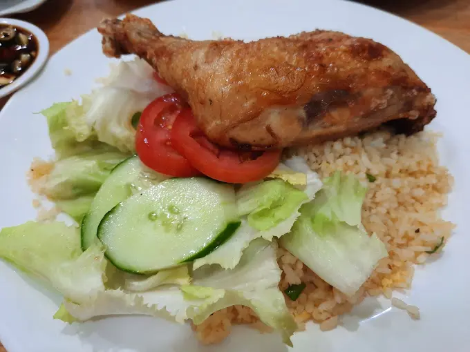 Hình ảnh Cơm chiên gà xối mỡ