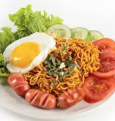 Hình ảnh Mì trộn ốp la xúc xích