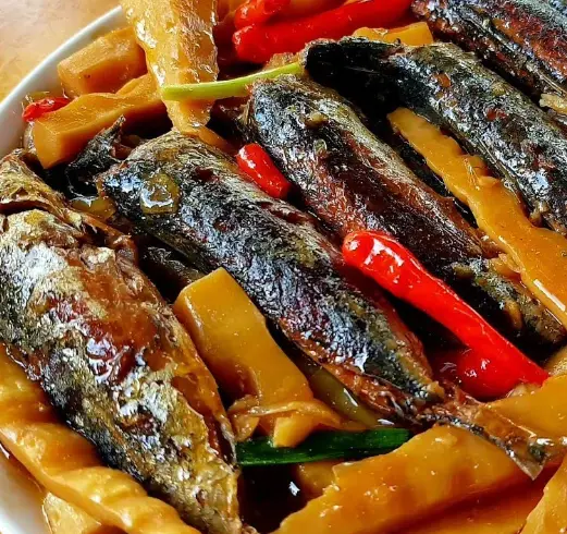 Hình ảnh Cơm cá nục kho mặn