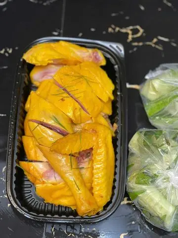 Hình ảnh Gà ủ muối - nửa con