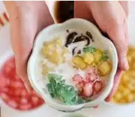 Hình ảnh Chè hạt lựu - sương sáo - bánh lọt