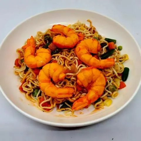 Hình ảnh Mì trộn tôm surimi