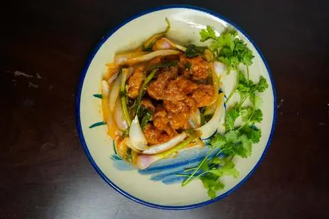 Hình ảnh Sụn gà chiên mắm nhĩ