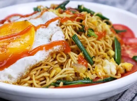 Hình ảnh Mì gói xào 1 trứng