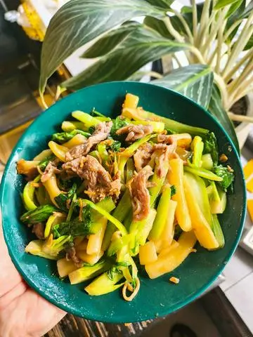 Hình ảnh Nui xào bò