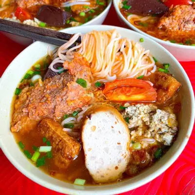 Hình ảnh Bánh đa cua chả đặc biệt