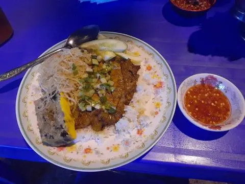 Hình ảnh Cơm tấm sườn bì chả