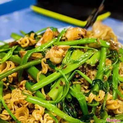 Hình ảnh Mì Gói Xào Rau Muống