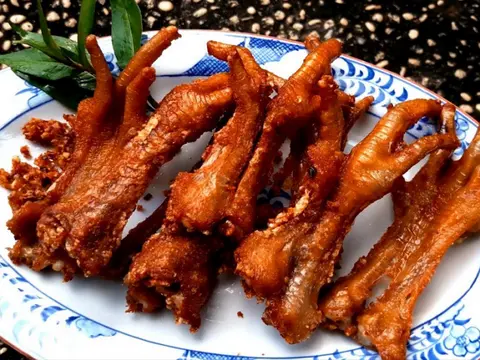 Hình ảnh Chân gà chiên mắm me
