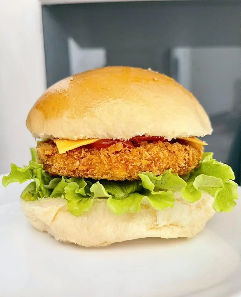 Hình ảnh Hamburger gà chiên xù phô mai