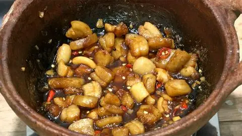 Hình ảnh Cơm thịt kho tiêu 