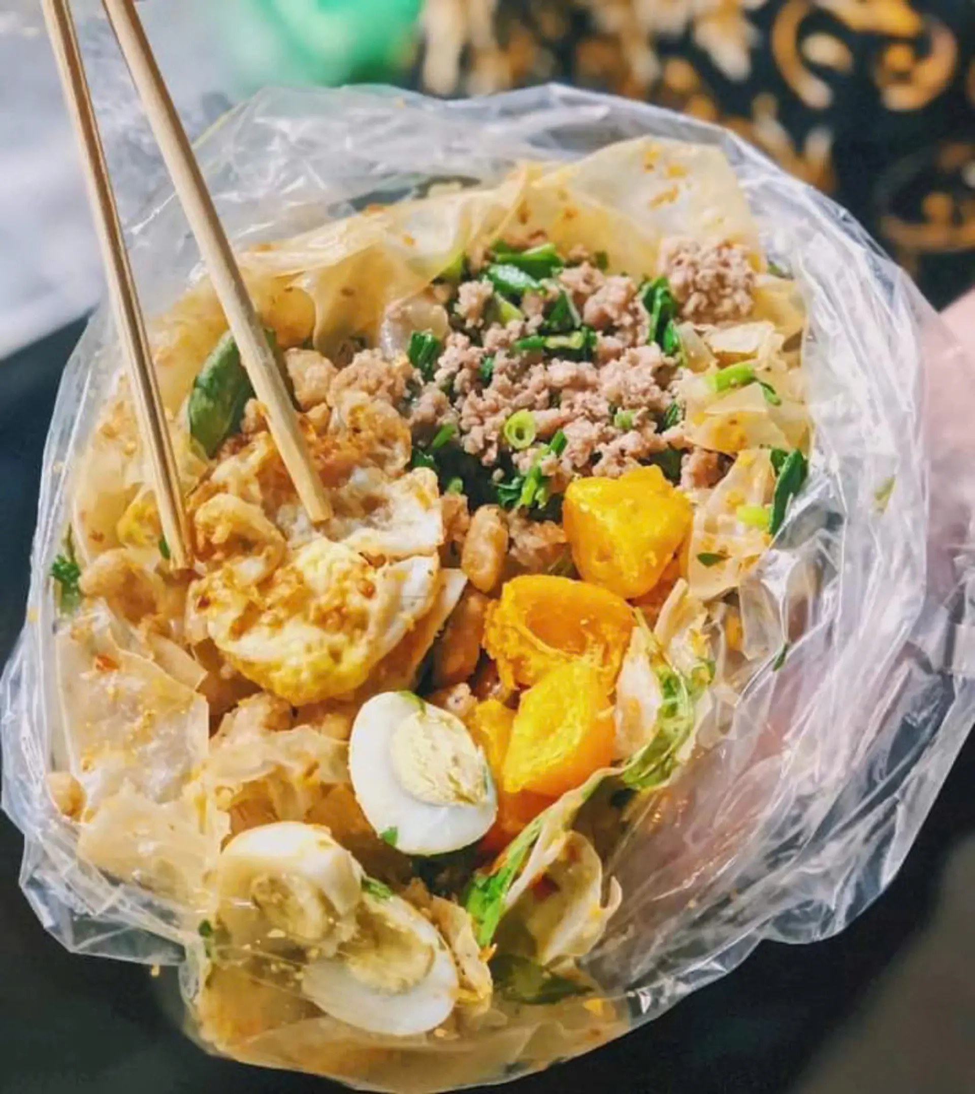 Hình ảnh Bánh tráng thịt bằm tóp mỡ