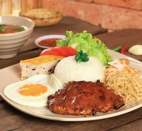 Hình ảnh Cơm tấm sườn chả ốp la