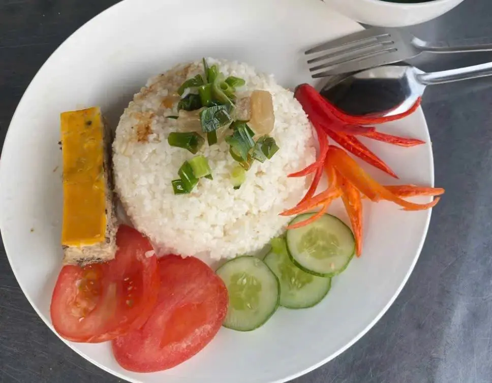 Hình ảnh Cơm Sườn Bì ( có hộp canh )
