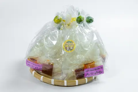 Hình ảnh Bánh tráng chấm sa tế ớt rim