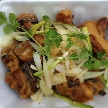 Hình ảnh Gà chặt chiên nước mắm