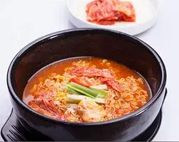Hình ảnh Mì ramen kim chi - thịt heo