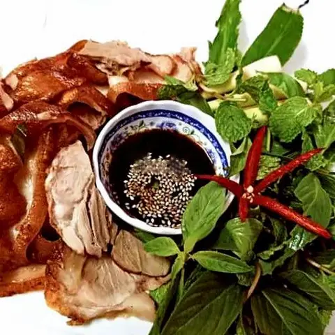 Hình ảnh Bắp giò heo nướng lá chúc