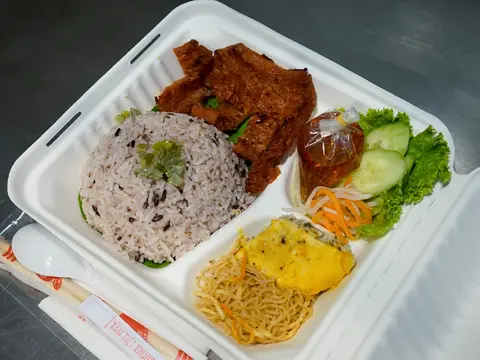 Hình ảnh Cơm sườn bì chả