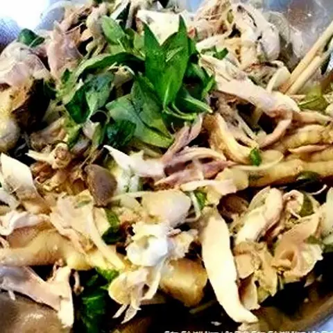 Hình ảnh Cơm gà luộc xé phay