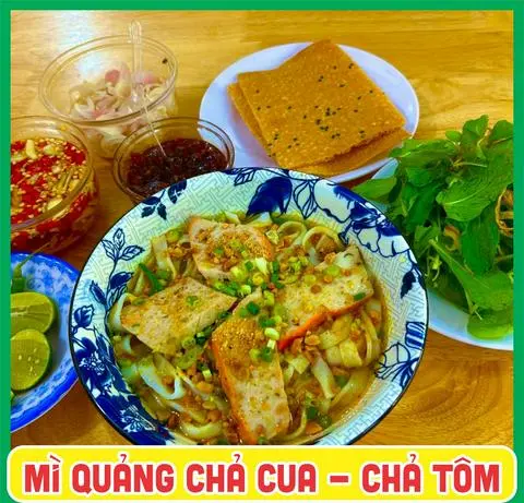 Hình ảnh Mì Quảng chả cua - chả tôm