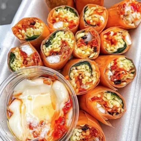 Hình ảnh Bánh tráng cuốn nước chấm me