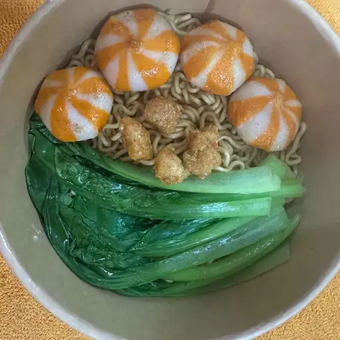 Hình ảnh Mì trộn bánh bao cá hồi viên