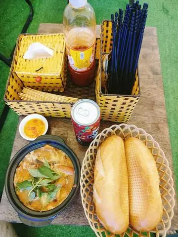 Hình ảnh Bánh mì phá lấu lớn