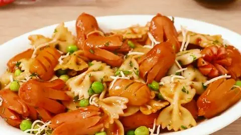 Hình ảnh Nui sốt bò xúc xích gà miếng giòn